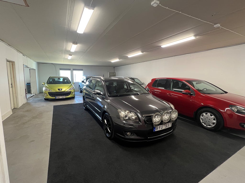 Toyota Avensis Kombi 2.0 D-4 VVT-i Euro 4 Ny servat 