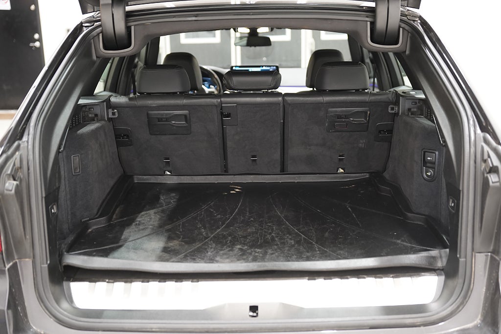 BMW 530e xDrive Touring 292hk M Sport Cockpit HiFi Drag B-kamera