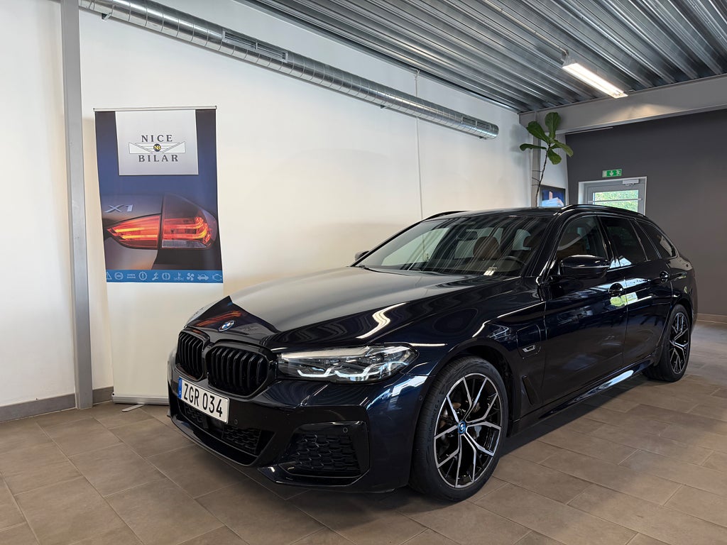 BMW 530e xDrive Touring M Sport Läder B-Kam Adapt.Fart Drag HiFi