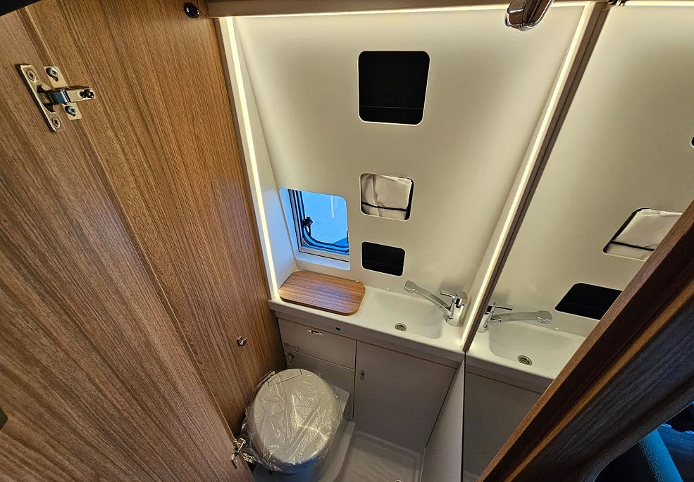 Weinsberg 630  Carabus ME Edition Fire , automat,  långbädd thumbnail