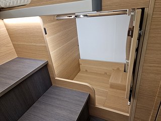 Husbil-halvintegrerad Adria CORAL 670 DL 32 av 36