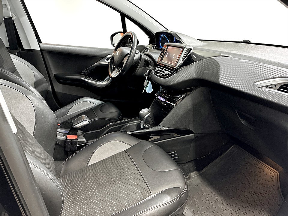 Bild på Peugeot 2008 Allure 1.2 PT 110hk Aut PANO B-KAMERA