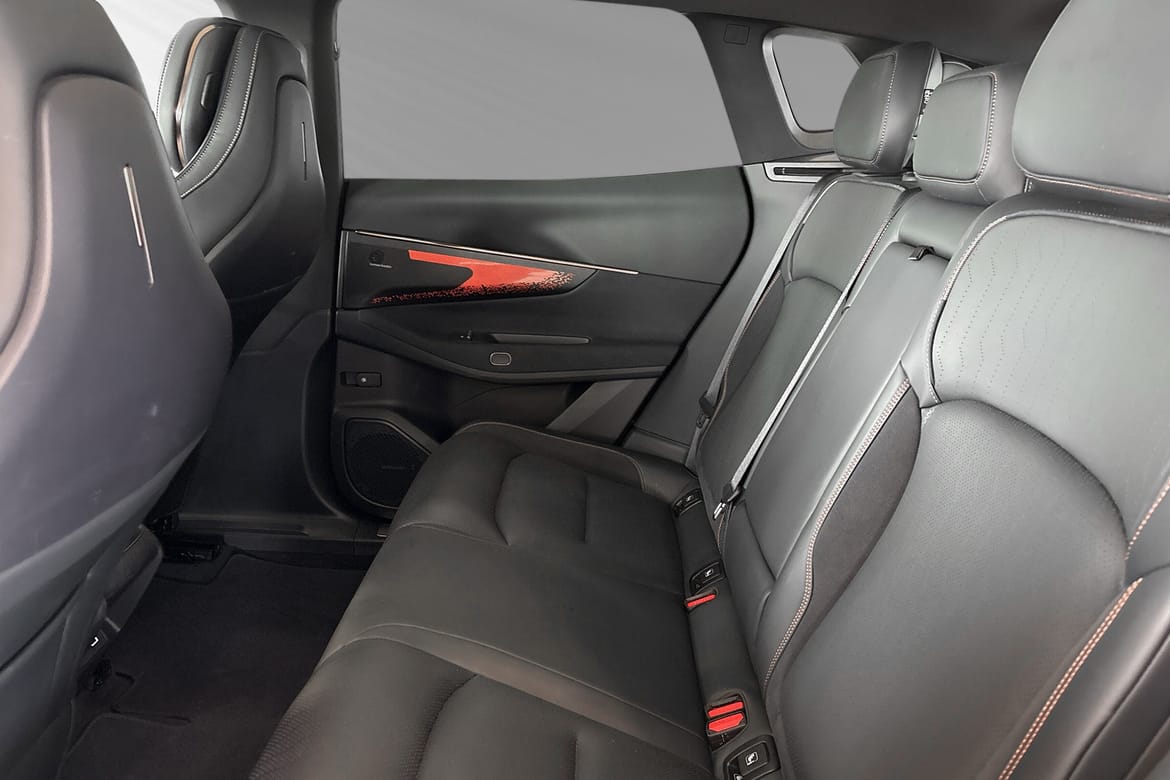 Lynk & Co 08 More PHEV 2025, bild 7/10