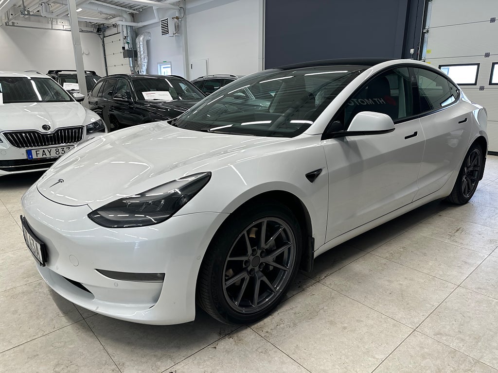 Tesla Model 3 Long Range AWD 4,99% /Panorama/Kamera/Värmepump