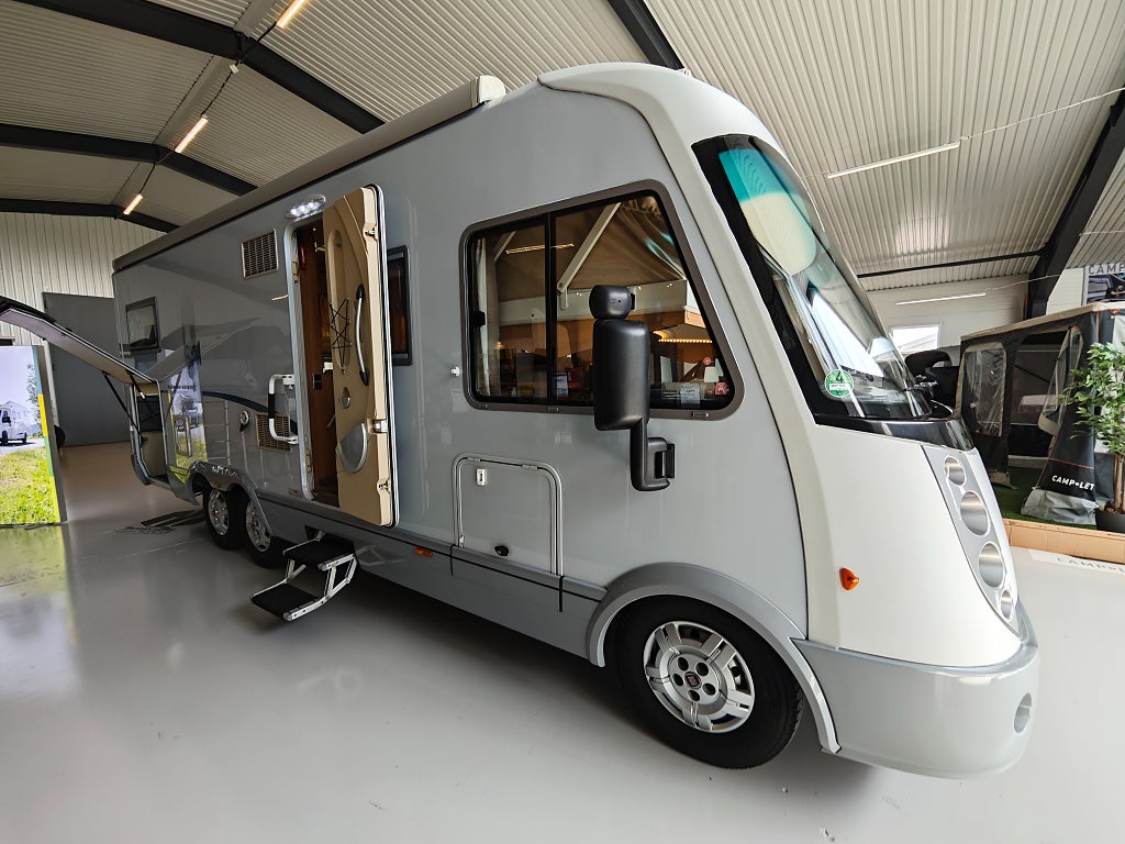 Niesmann Arto 74 Dragkrok / ALDE / Stort garage