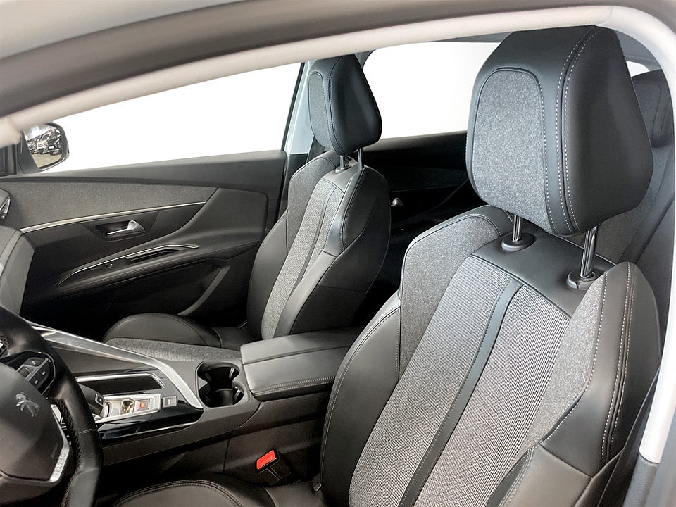 Bild på Peugeot 3008 Allure 1.2 PT 130hk Aut P-SENSORER