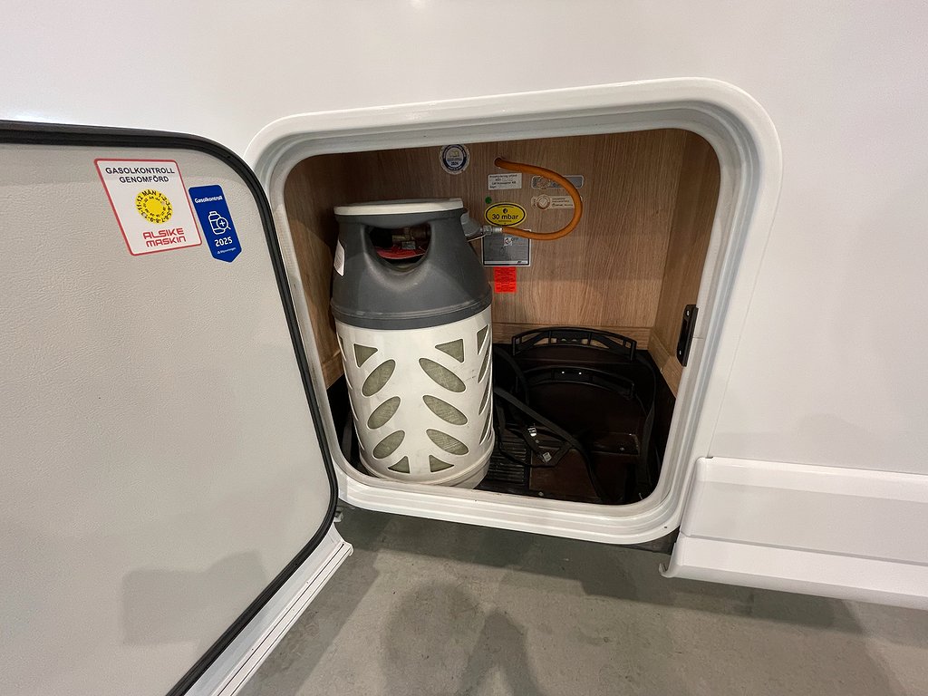 Knaus Sky TI 700 MEB /Hyd-stöd/AC bodel/Solcell/Badrum bak - Knaus