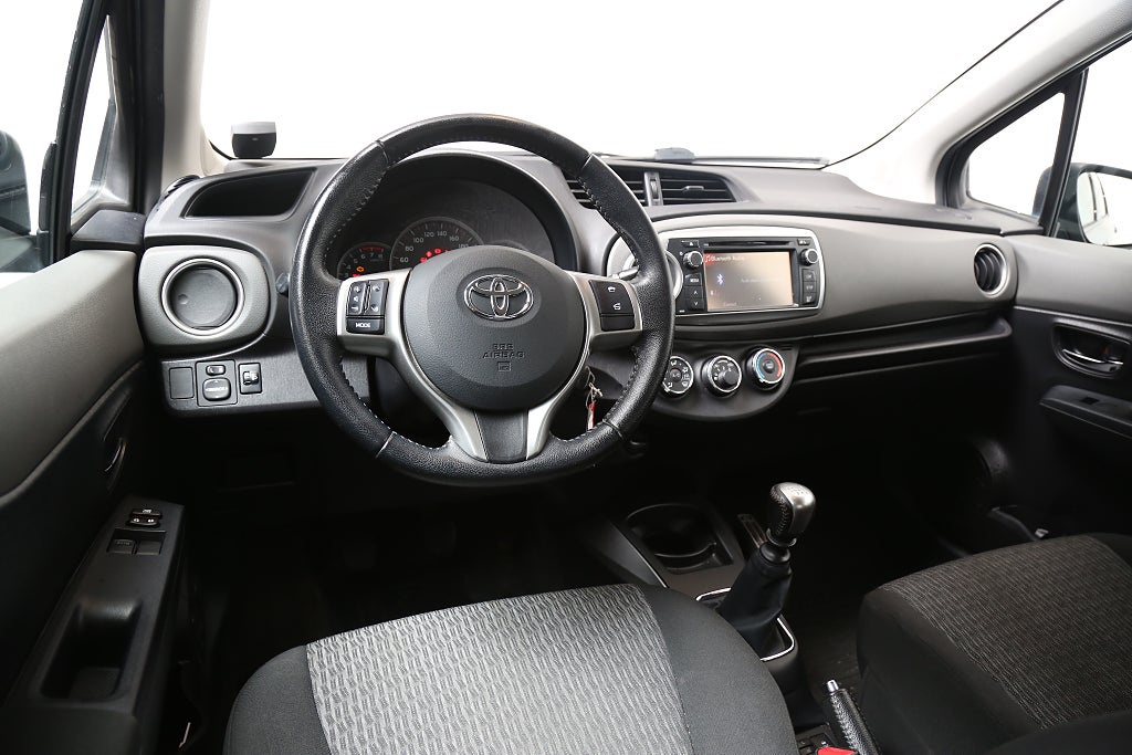 Toyota Yaris 1,33 Dual VVT-i Active 5-dörrar Kamera Motorvärmare 2013