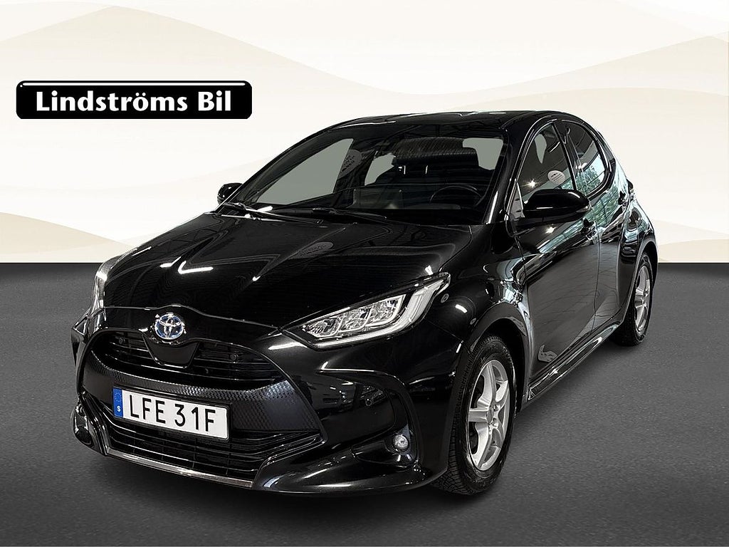 Toyota Yaris 1.5 Style Säkerhetspaket JBL Sommar/Vinterhjul
