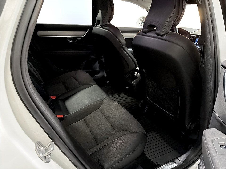 Bild på Volvo V90 Cross Country Momentum B4 197hk Aut AWD - FULLSERV,360