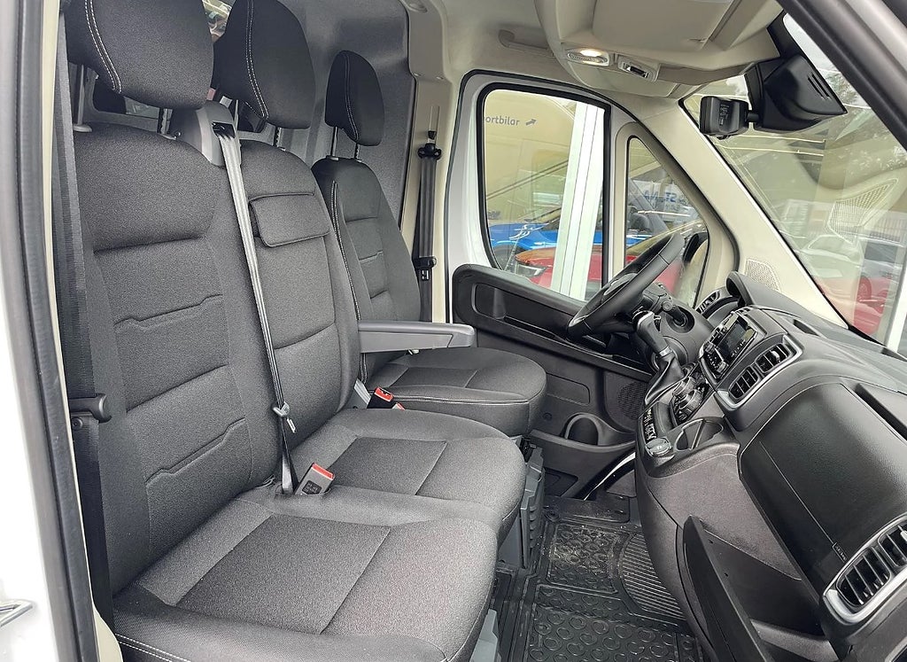 Bild på Peugeot Boxer Flak L3700 BlueHDi 140hk