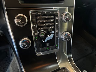 Volvo S60 T3 R-Design S&V-hjul/VOC/Pvärm/Psens/Skinn – bild 19