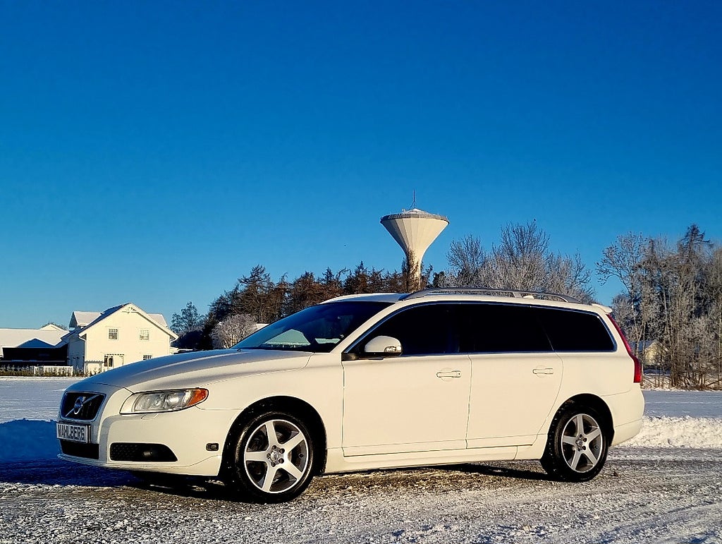 Volvo V70 2.5 FT 231hk Summum, Nybes, Vit/Oxblodsläder!