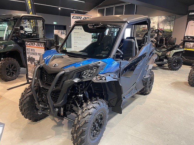 Can-Am Maverick Trail DPS T 700 Oxford Blue Traktor-B  13mil