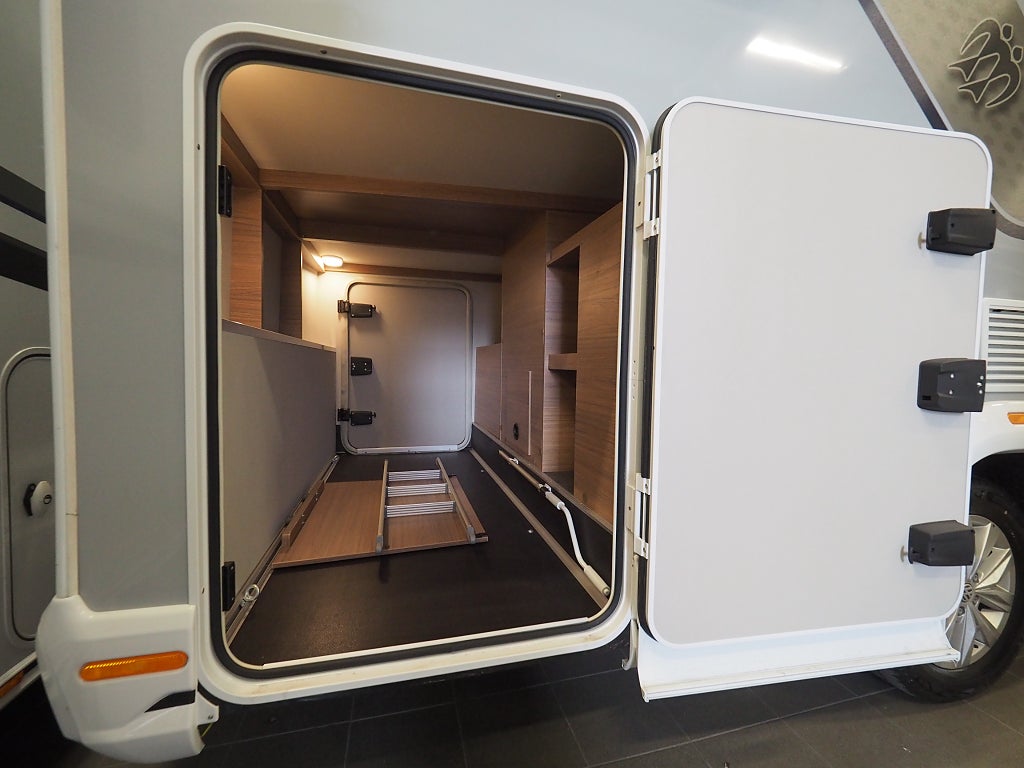 Knaus Van Ti 640 MEG Vansation AUT 177hk | Långbäddar I VW