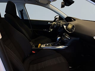 Peugeot 308 sw 1.2 PureTech 130 Allure SoV-Däck/Pano/P-Sens/Värmare – bild 10