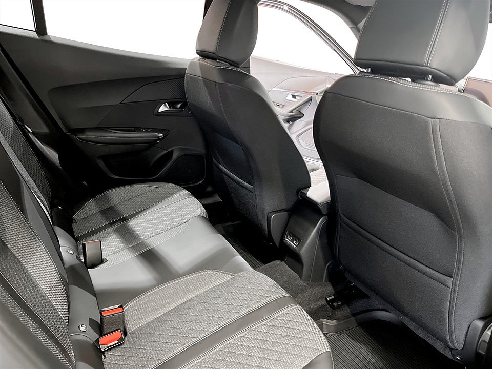 Bild på Peugeot 2008 Allure 1.2 PT 130hk CARPLAY P-SENSORER