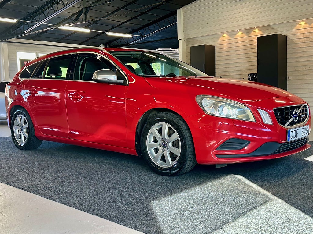 Volvo V60 D5 AWD Geartronic R-Design Drag Värmare  Nyservad 205hk