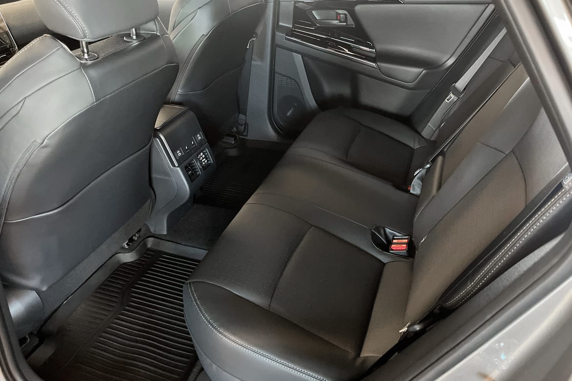 Toyota bZ4X Executive AWD 2023, photo 7/34