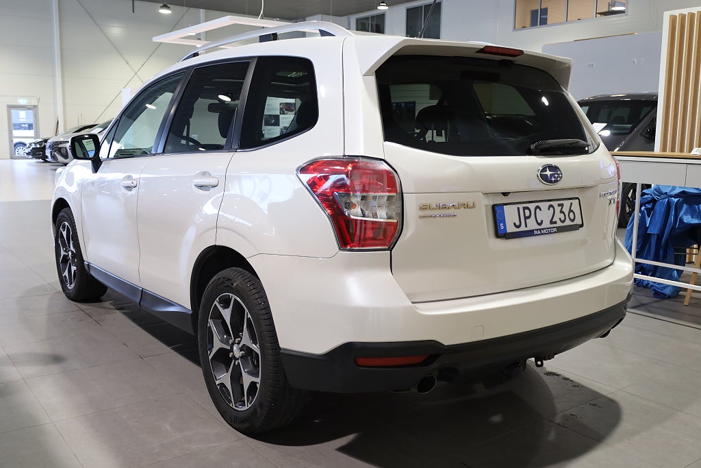 Subaru Forester 2.0 4WD XT 241HK Drag M-Värme H&K Navi Kamera Panorama 2014