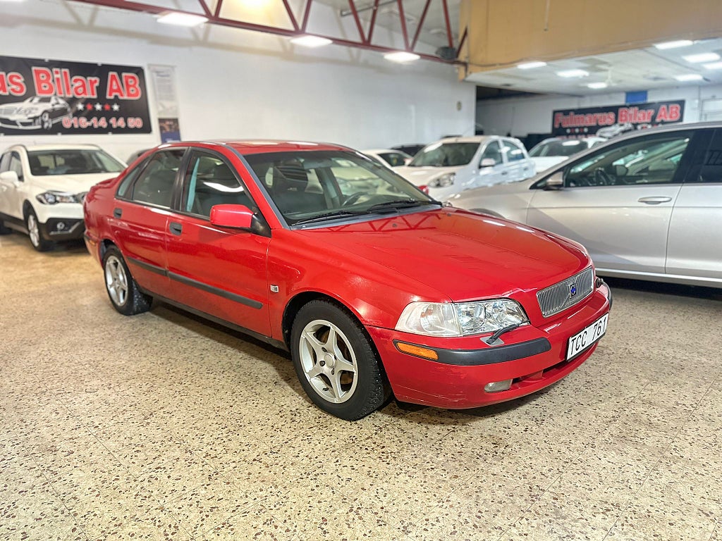 Volvo S40 2.0 XS Ny Besiktigad & Ny Servad Ny Kamrem 136hk