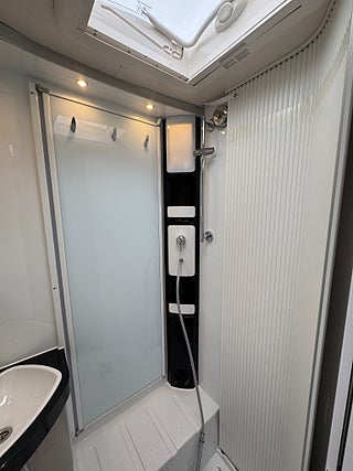 Husbil-halvintegrerad Hobby Optima Premium T 75 HGE 150 HK AUTOMAT! Långbäddar & Taksäng! 13 av 22