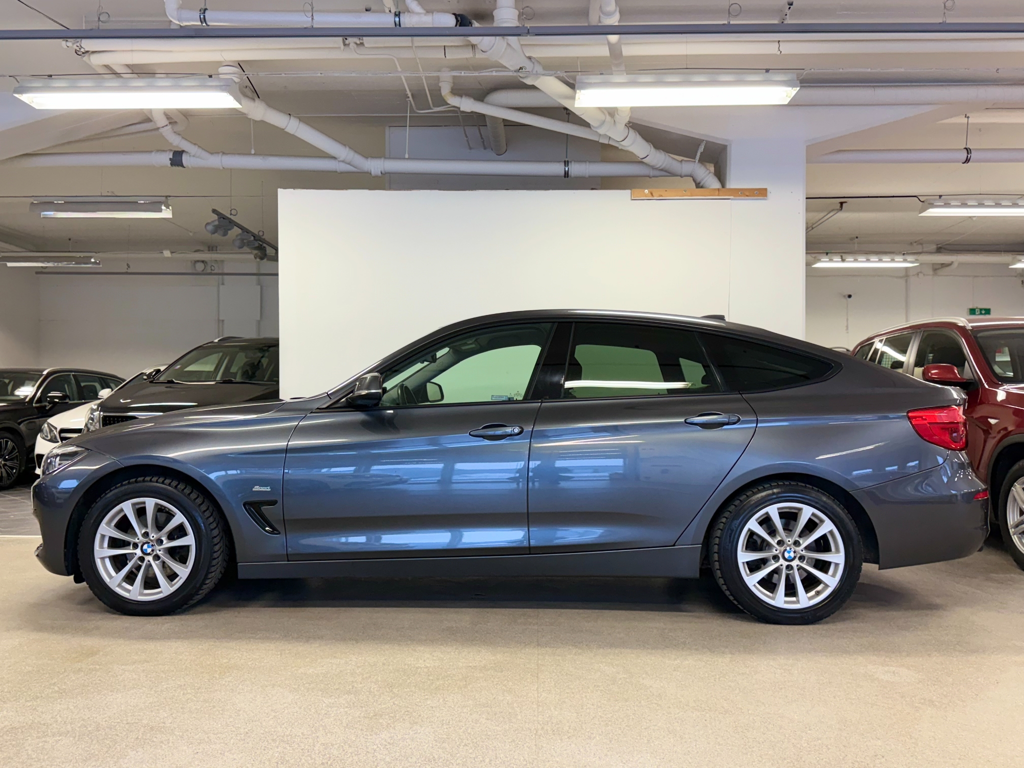 BMW 320 2018, bild 2/46