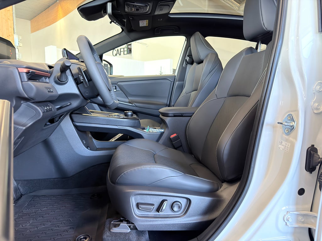 Subaru Uncharted Touring + 343hk AWD / Panorama / Värmepump