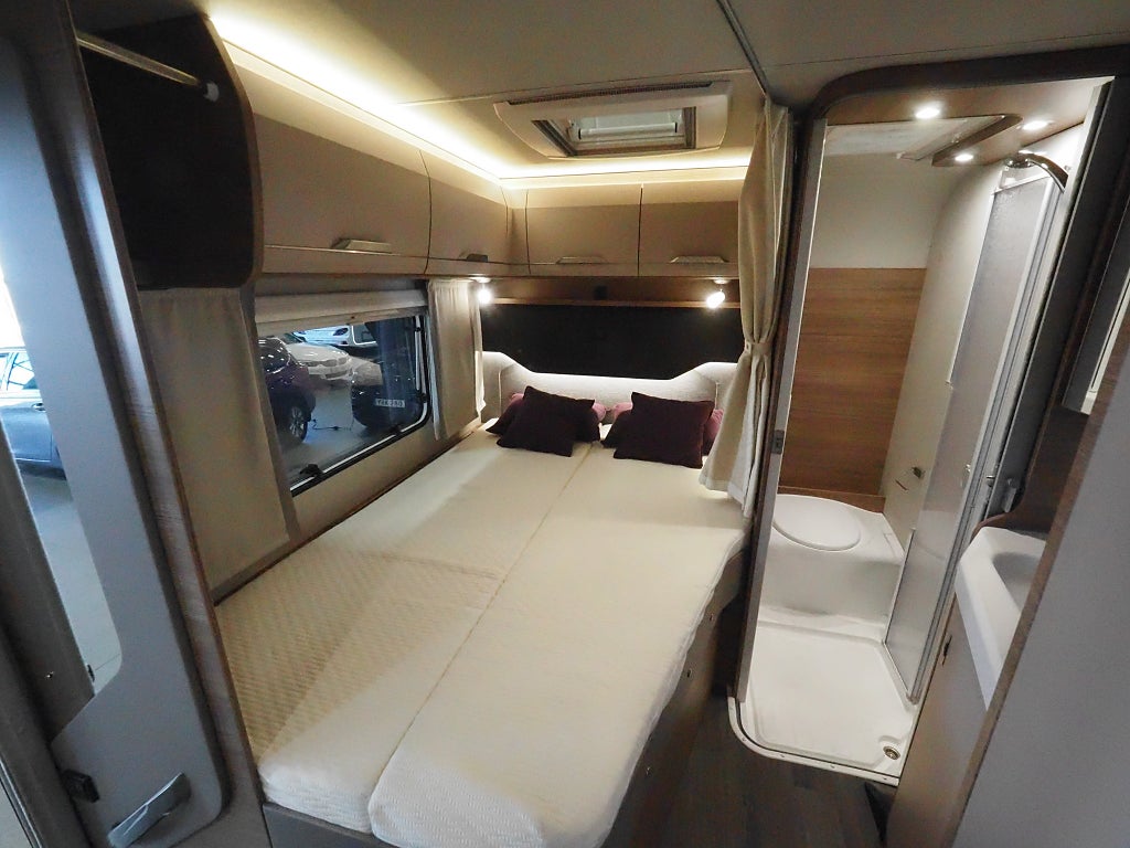 Knaus Van I 550 MF Cykelställ Markis 4 bäddar