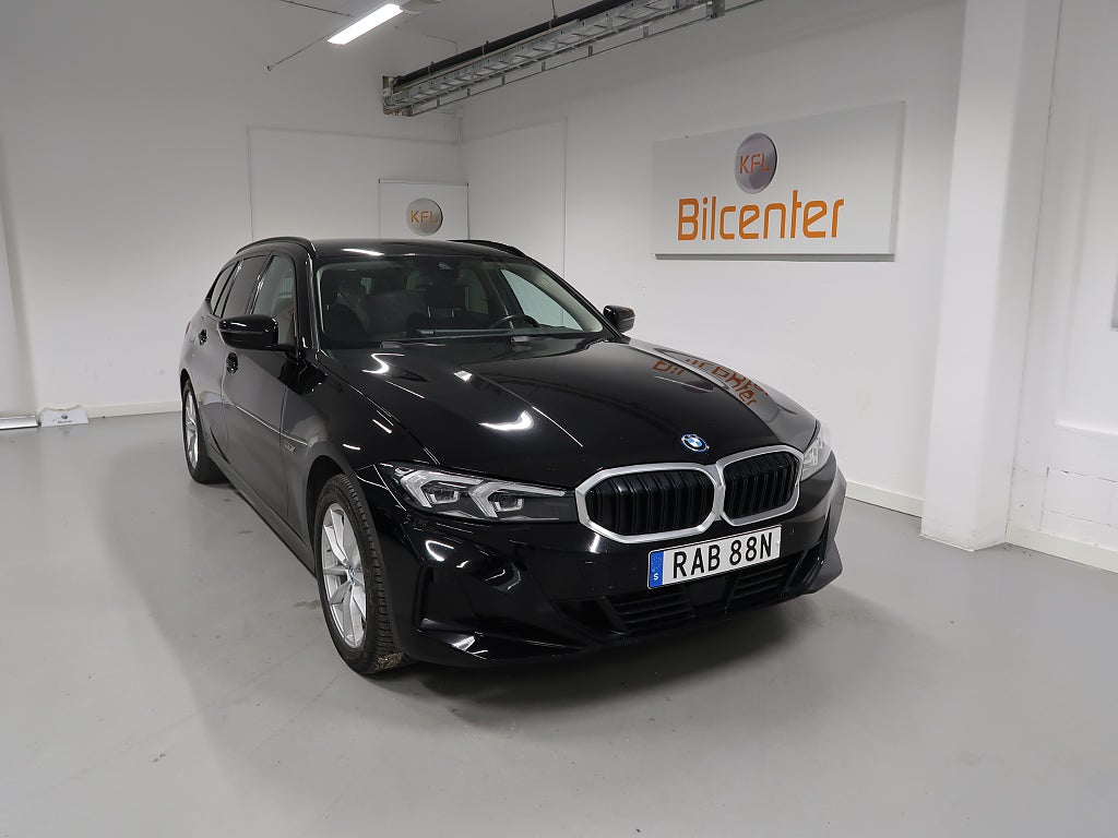 BMW 330e *KFL 10 år 2,99%* xDrive V-Däck ingår Wide-Drag-Navi-Kamera-Adap