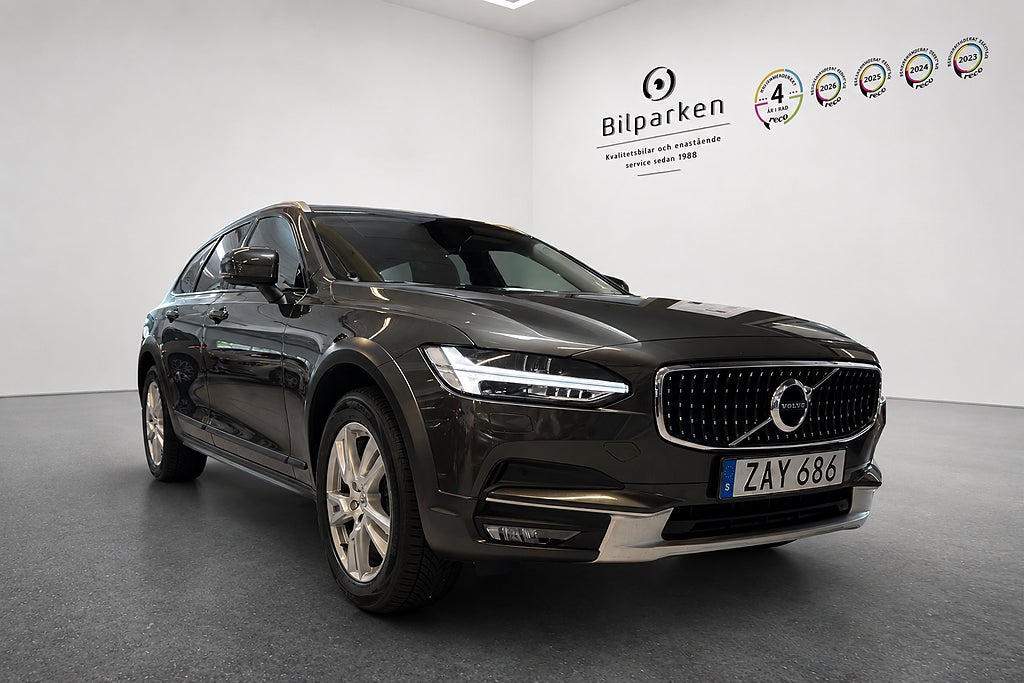 Volvo V90 Cross Country D4 AWD Automat | Momentum Plus | Navigation | Värmare