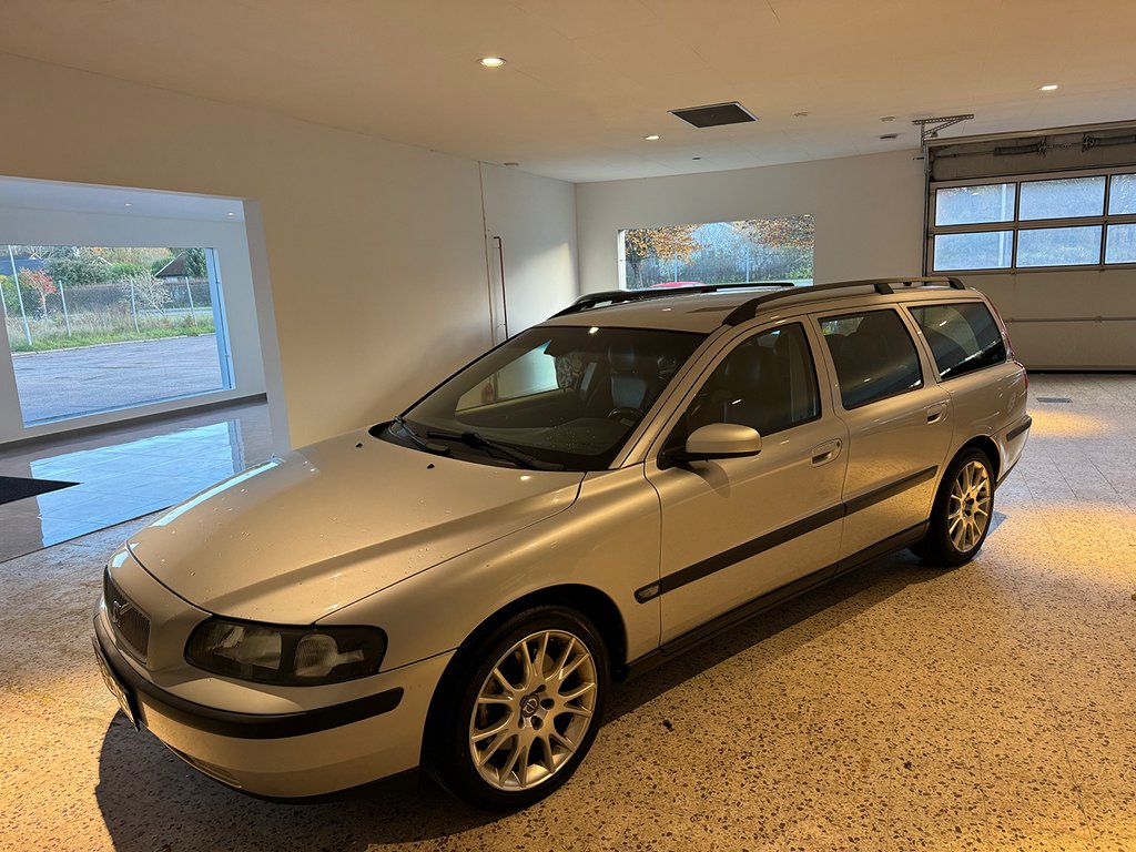 Volvo V70 2.5T drag Automat by Besiktad 