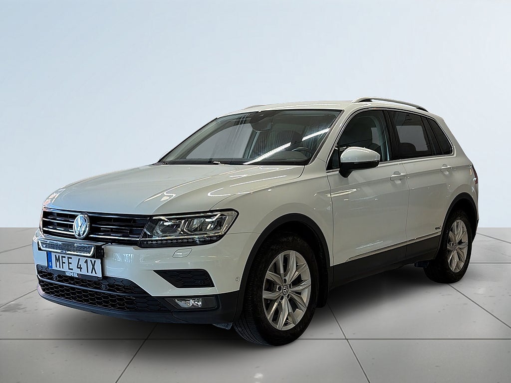 Volkswagen Tiguan 2.0 TSI 4Motion Base LED-ramp Värmare Bkamera Drag S&V