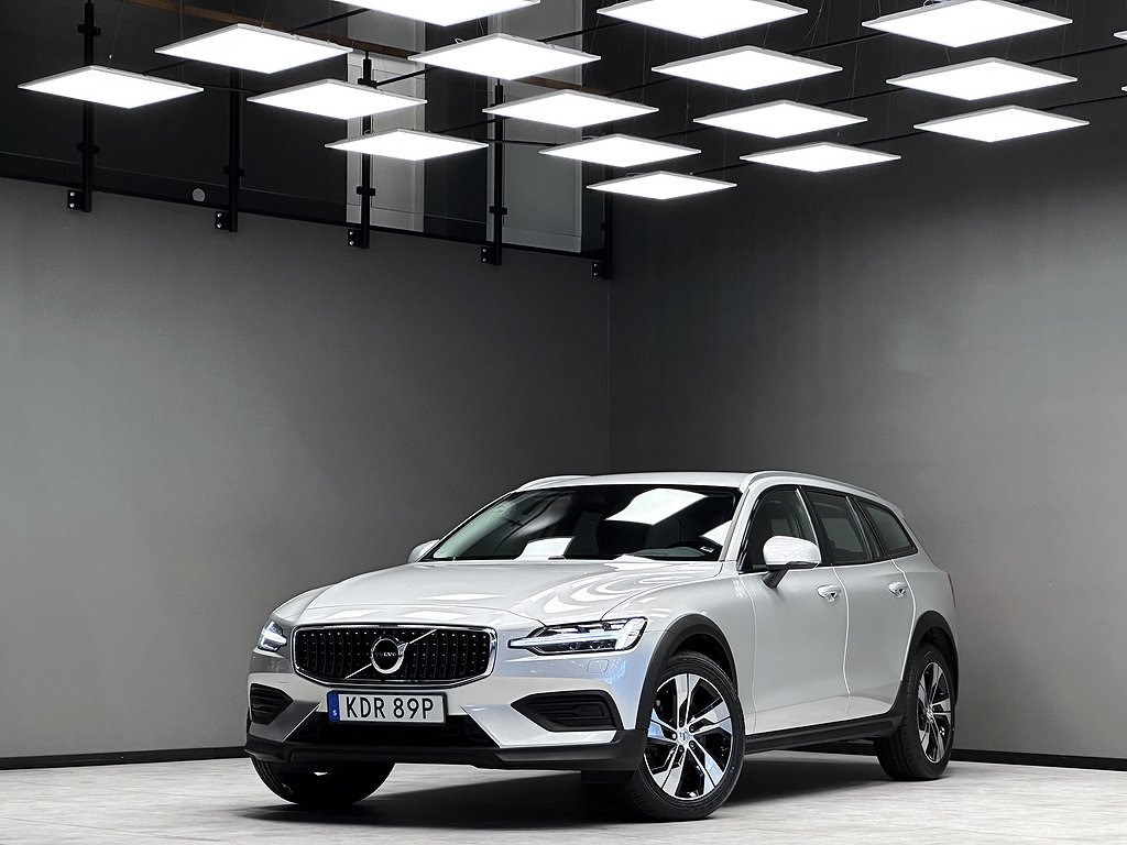 Volvo V60 Cross Country B4 AWD Momentum/Navi/Värmare/Carplay