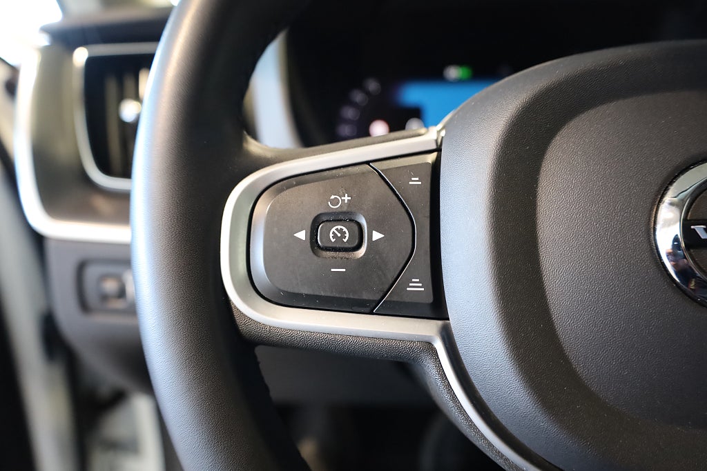 Volvo XC60 B4 AUT Momentum Advanced Navi Kamera Keyless CarPlay 2022