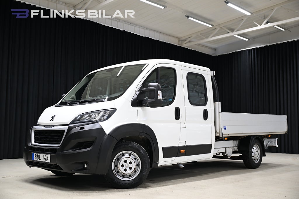 Peugeot Boxer 2.2 BlueHDi 165HK Dubbelhytt|7-Sits|Flak|Drag|Värmare