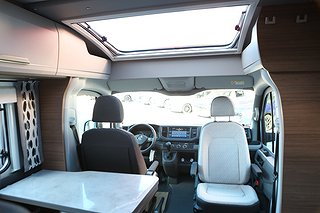 Husbil-integrerad Knaus Van Ti 640 13 av 23