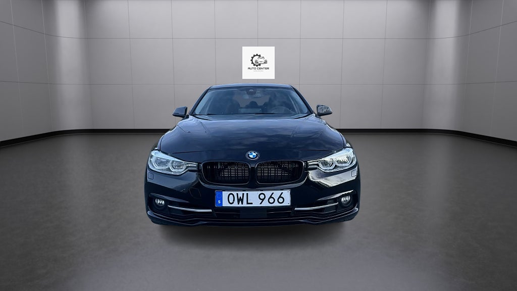 BMW 330e Sedan Steptronic Sport line / 