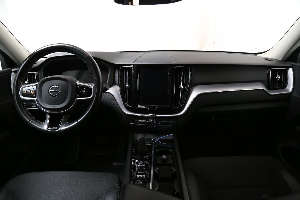 Volvo XC60 B5 Bensin 250hk Momentum Adv Se Aut Navi VOC Leasbar 2020