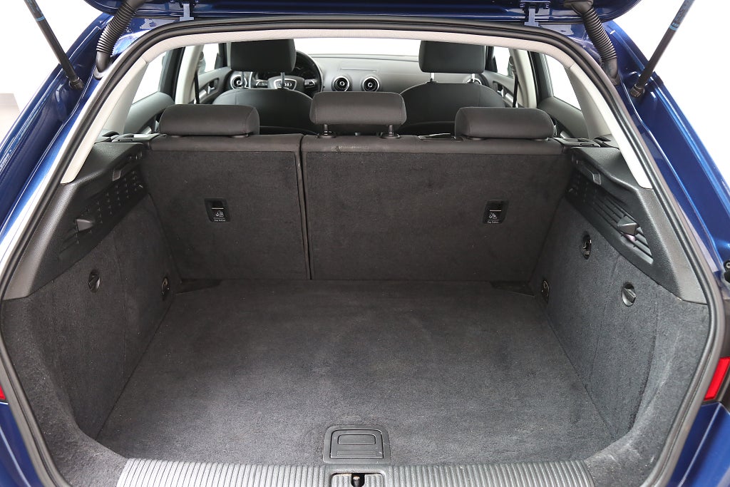 Audi A3 1,6 TDI 110hk Ultra Attraction Sportback 2014