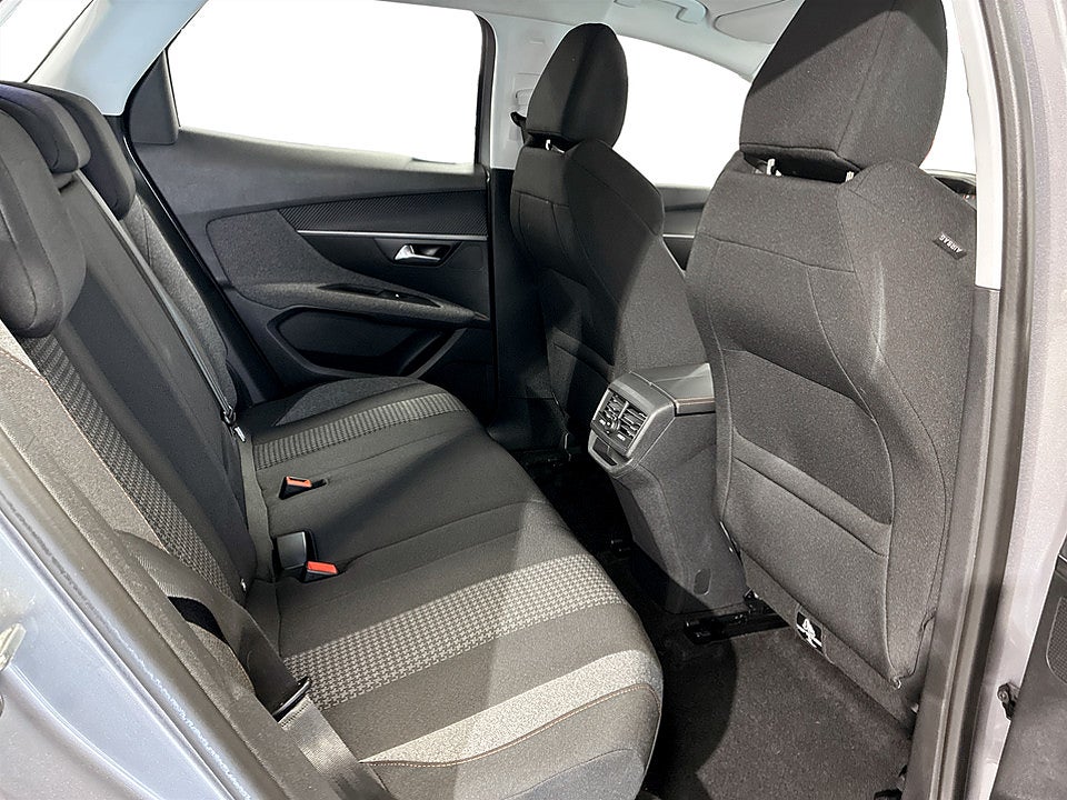 Bild på Peugeot 3008 Active 1.6 BHDi 120hk Aut P-SENSORER BAK FARTHÅLLARE