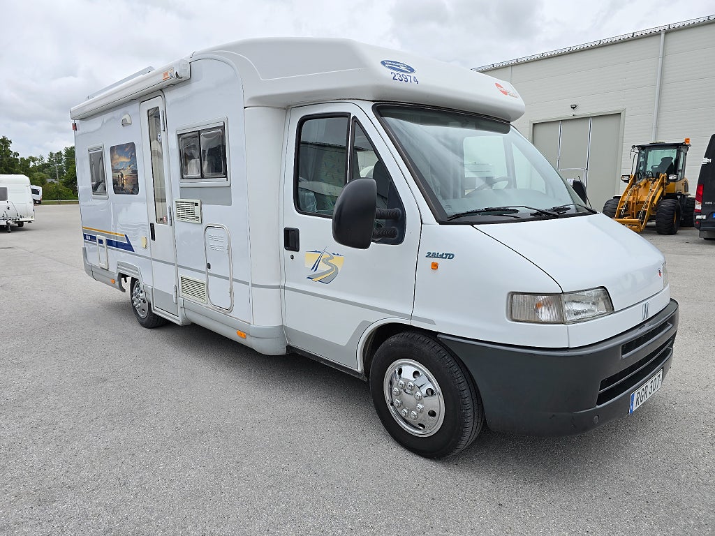Bürstner T  604 Harmony *Franskbädd *Alde *6800 mil *Solcell
