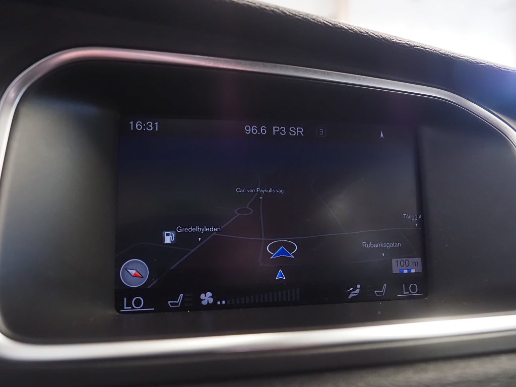 Volvo V40 Cross Country T3 Geartronic Automat 152hk Momentum Navi Värm 2018