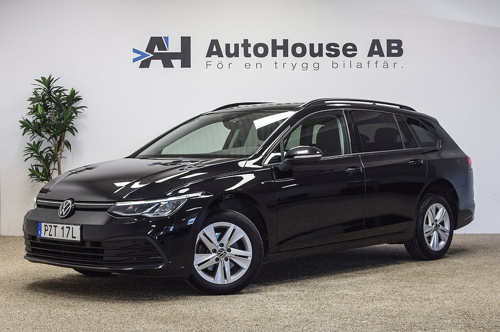 Volkswagen Golf Sportscombi 1.5 eTSI Värmare Drag Backkamera Cockpit