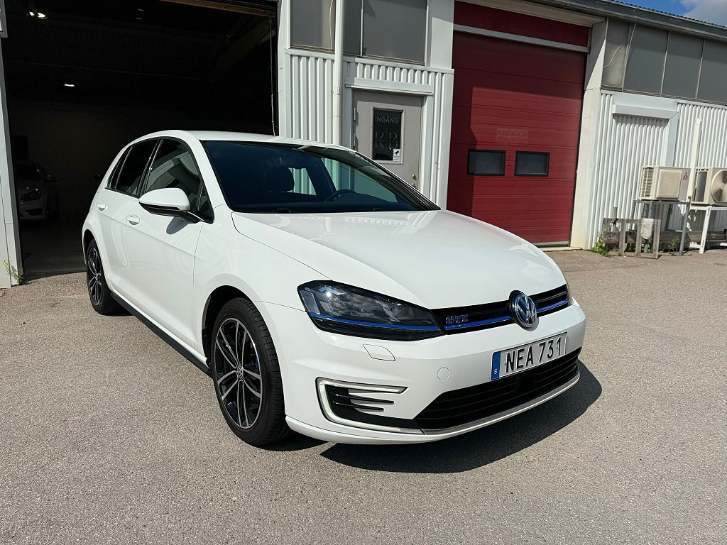 Volkswagen Golf GTE 204hk Kamera CarPlay Adaptiv-fart Drag NYBESIKTIGAD