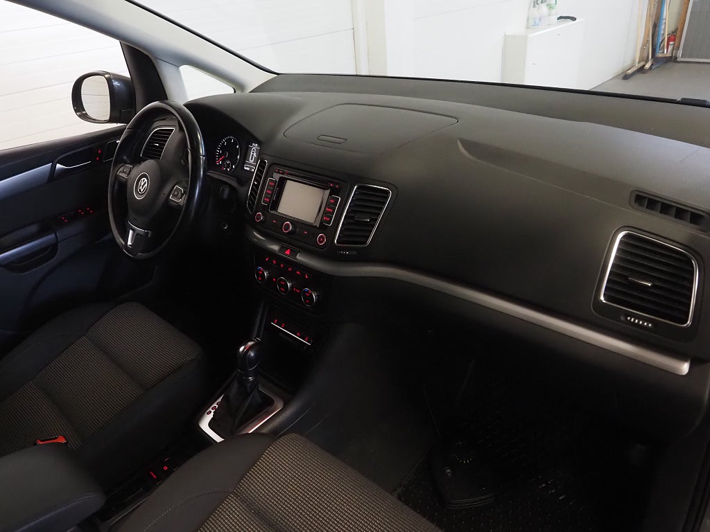 Volkswagen Sharan 7-sits 2.0 TDI 140hk Pano Drag Navi Kamera 2014