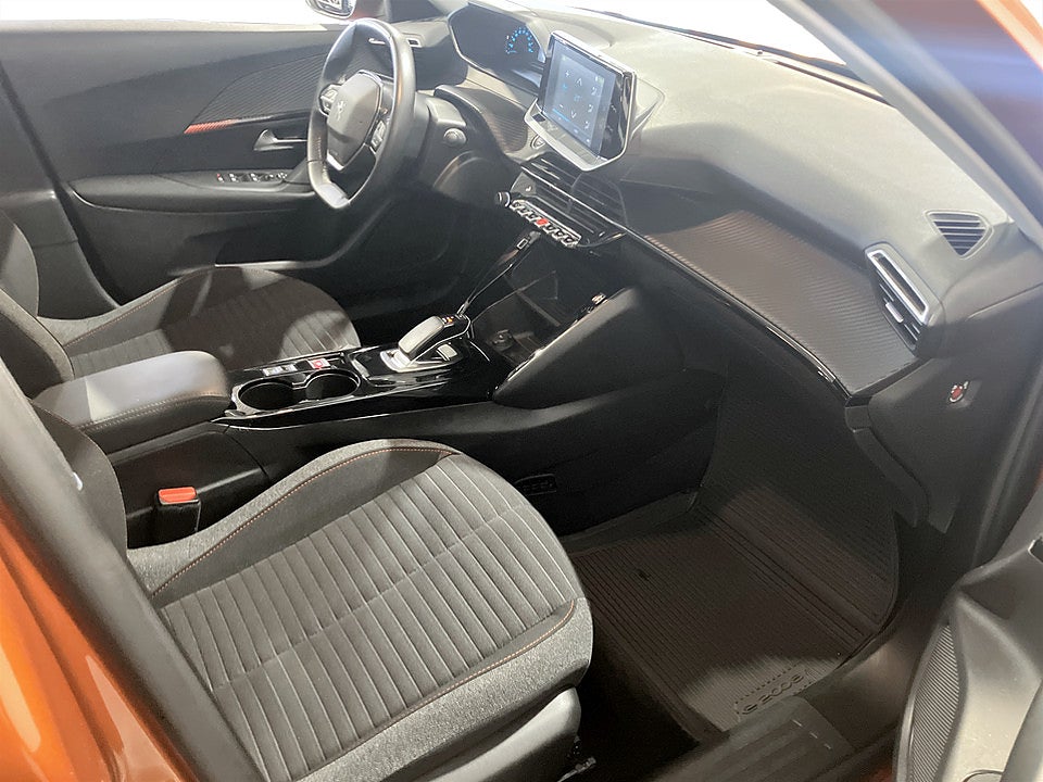 Bild på Peugeot E-2008 Active 50kWh 136hk Aut CARPLAY BACKSENSORER