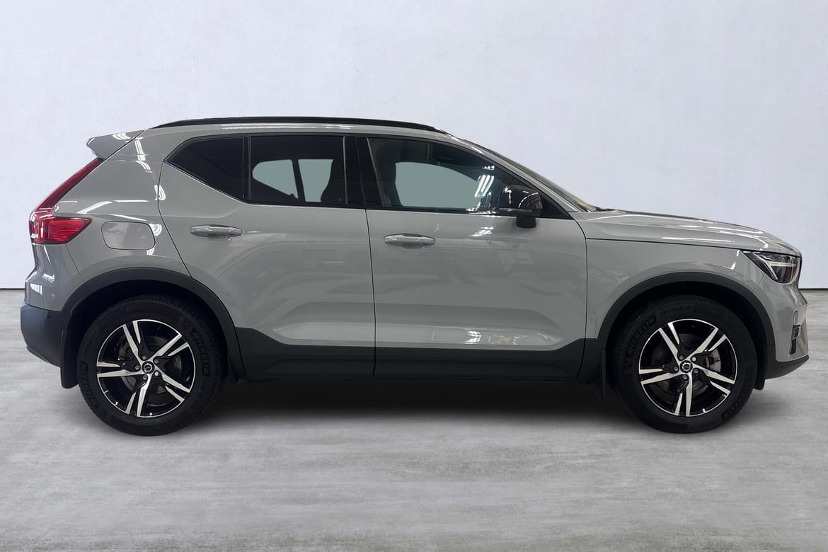 Volvo XC40 B3 FWD Bensin Plus Dark 2025, bild 3/10