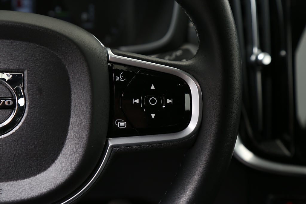 Volvo V60 Recharge T8 392hk R-Design Pro Edition III AWD B&W Pano 2022