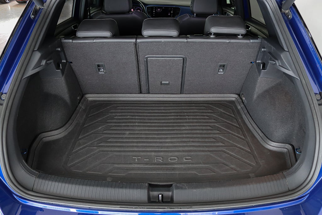 Volkswagen T-Roc R 2.0 TSI Akrapovic 4M Cockpit Beats Drag